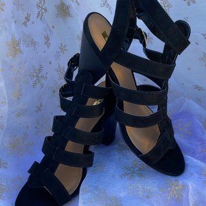 QUPID Black strapy sandal  chamber